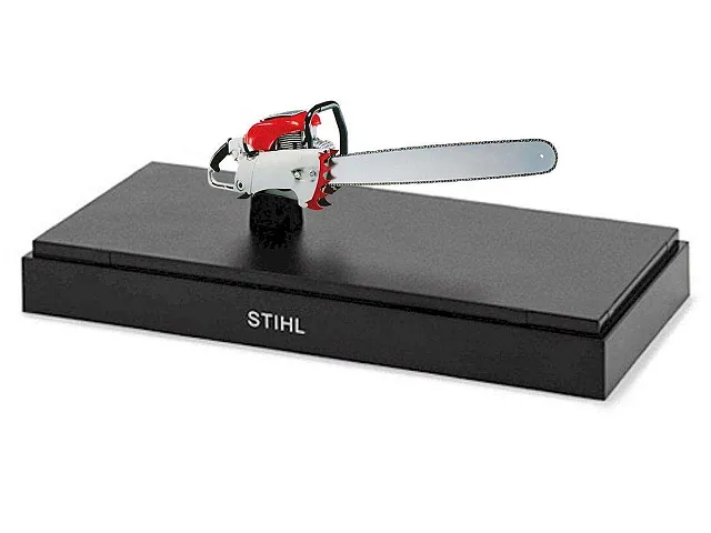Stihl Modell einer historischen CONTRA - Stihl Motorsäge