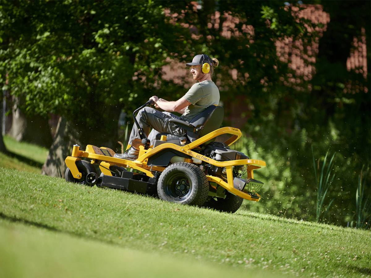 Trattorino rasaerba XZ5 L137 Cub Cadet Sborgia C. sas